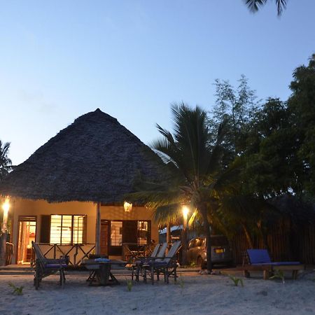 Lui Ushongo Beach House Pangani Extérieur photo