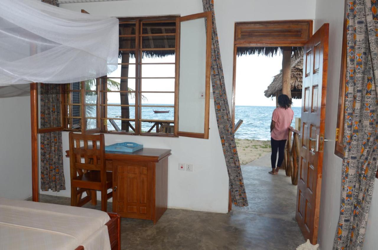 Lui Ushongo Beach House Pangani Extérieur photo