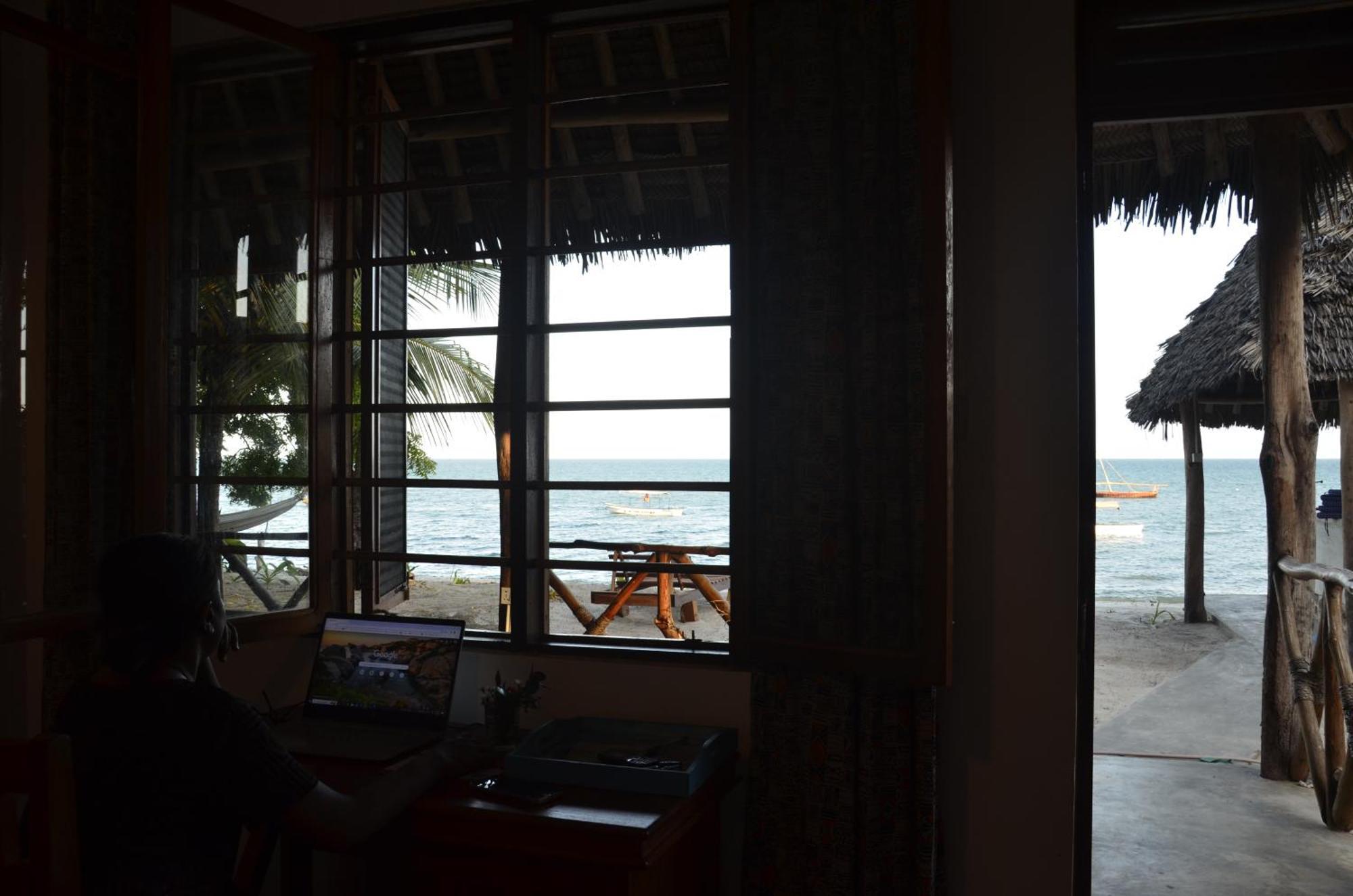 Lui Ushongo Beach House Pangani Extérieur photo