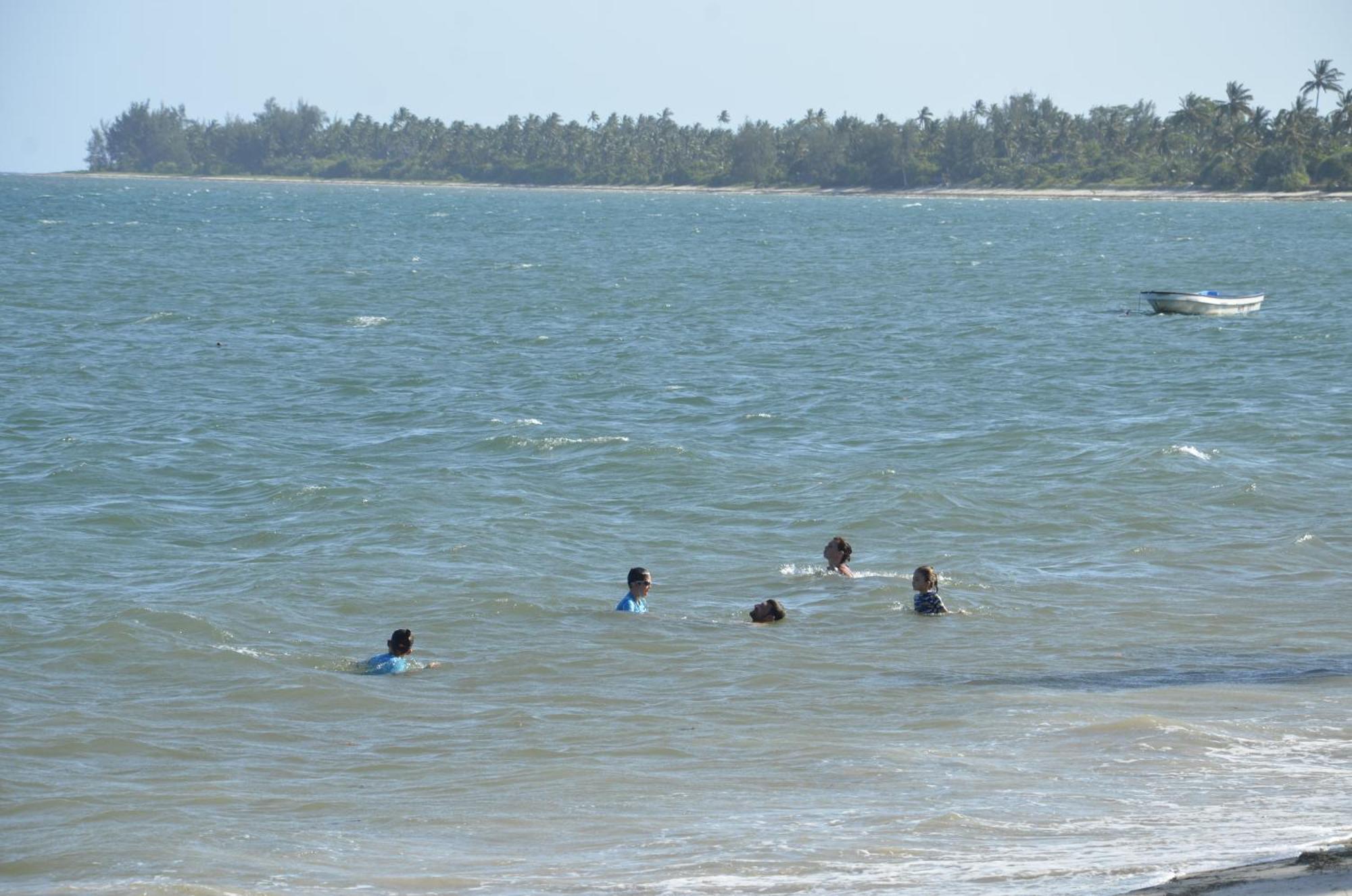 Lui Ushongo Beach House Pangani Extérieur photo