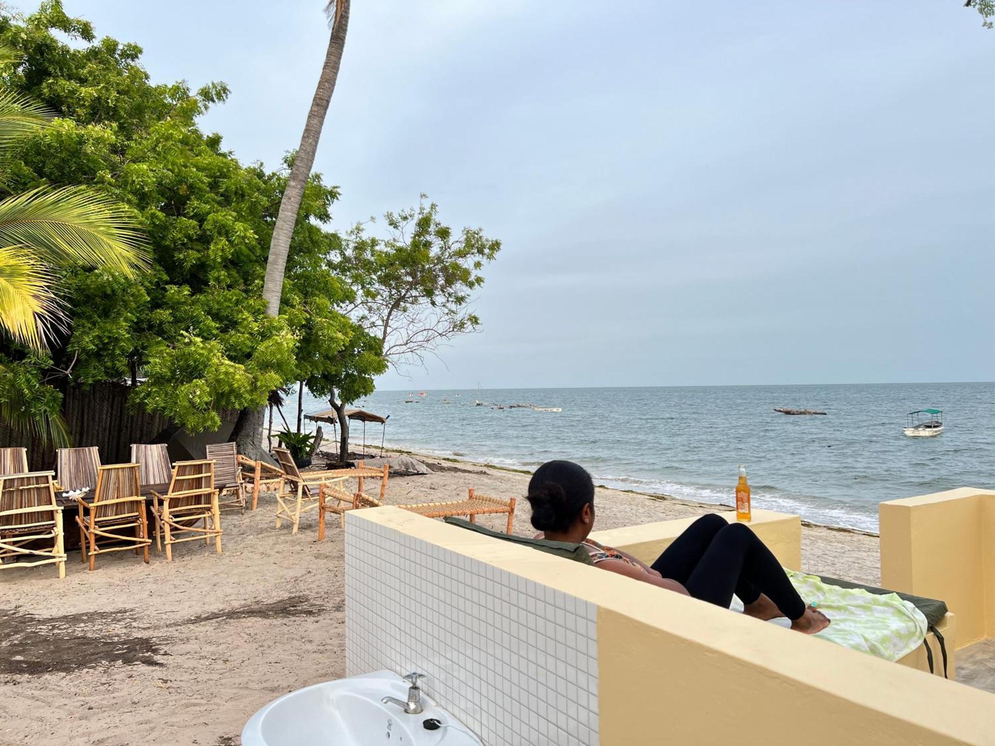 Lui Ushongo Beach House Pangani Extérieur photo